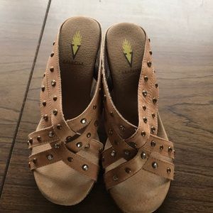 Sz8 Worn once Volatile wedges w/ stud/stone detail